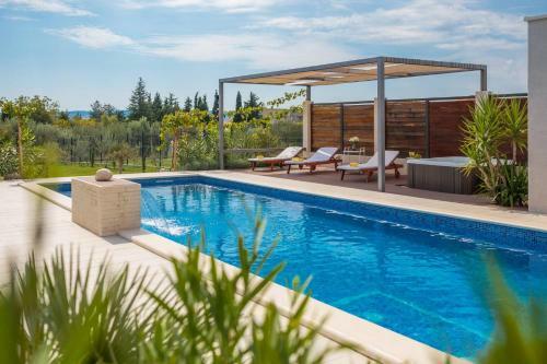 Kastel Luksic Villa Sleeps 15 Pool Air Con Wifi