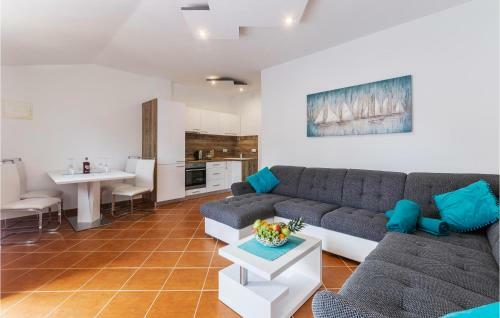 Beautiful Apartment In Pavicini W/ 1 Bedrooms