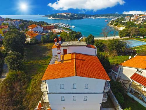 Apartments By The Sea 750