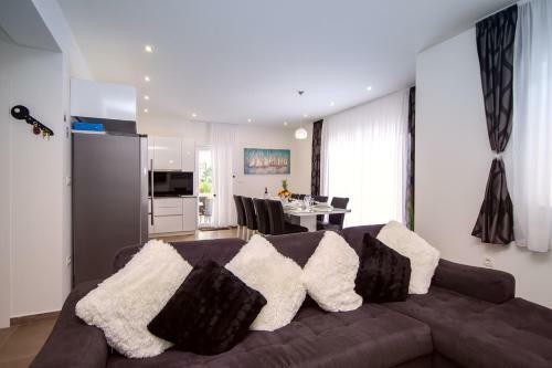 Villa Dasianda - Only 90 M From The Beach, Private 30msq Heated Pool
