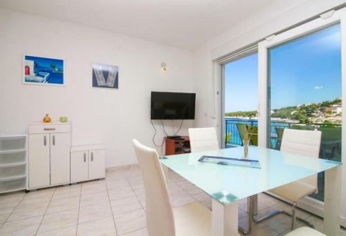 Apartments Bobi - 10 M From The Sea
