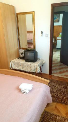 Apartments Nediljka-80m From Sea