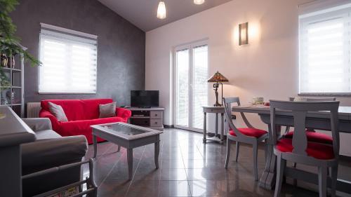 Villa Aylin 5-bed Next To The Sea