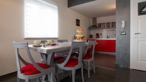 Villa Aylin 5-bed Next To The Sea