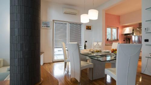 Villa Aylin 5-bed Next To The Sea