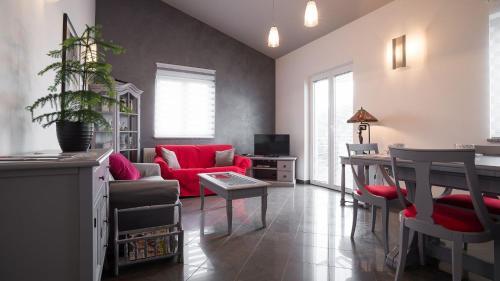 Villa Aylin 5-bed Next To The Sea