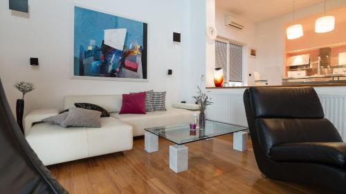 Villa Aylin 5-bed Next To The Sea