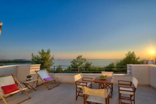 Villa Primortic - 7 Bedroom Villa - Great Pool Area - Perfect For Larger Groups