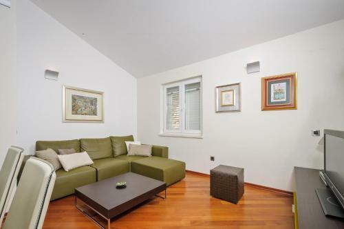 Villa Primortic - 7 Bedroom Villa - Great Pool Area - Perfect For Larger Groups
