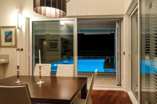 Villa Primortic - 7 Bedroom Villa - Great Pool Area - Perfect For Larger Groups