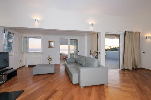 Villa Primortic - 7 Bedroom Villa - Great Pool Area - Perfect For Larger Groups