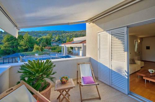 Villa Primortic - 7 Bedroom Villa - Great Pool Area - Perfect For Larger Groups