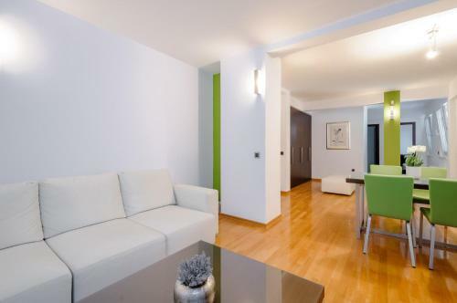 Villa Primortic - 7 Bedroom Villa - Great Pool Area - Perfect For Larger Groups