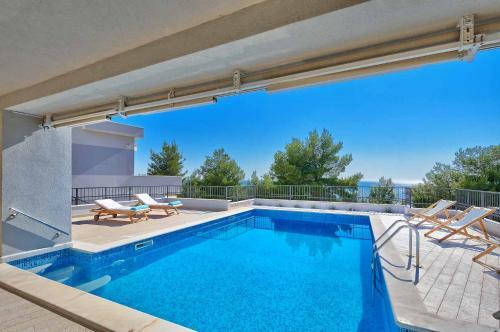 Villa Primortic - 7 Bedroom Villa - Great Pool Area - Perfect For Larger Groups