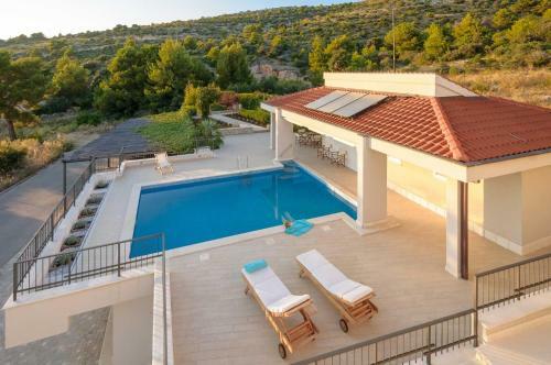 Villa Primortic - 7 Bedroom Villa - Great Pool Area - Perfect For Larger Groups