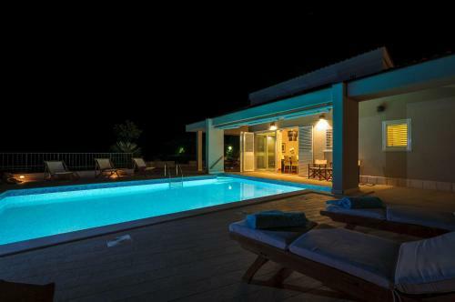 Villa Primortic - 7 Bedroom Villa - Great Pool Area - Perfect For Larger Groups