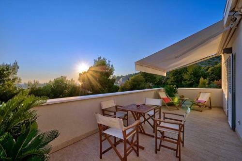 Villa Primortic - 7 Bedroom Villa - Great Pool Area - Perfect For Larger Groups