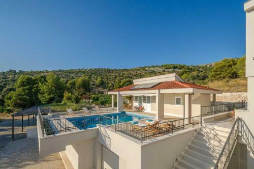 Villa Primortic - 7 Bedroom Villa - Great Pool Area - Perfect For Larger Groups