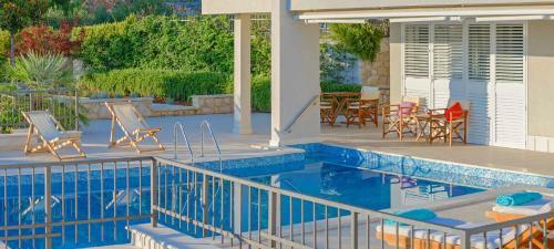 Villa Primortic - 7 Bedroom Villa - Great Pool Area - Perfect For Larger Groups