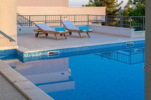 Villa Primortic - 7 Bedroom Villa - Great Pool Area - Perfect For Larger Groups