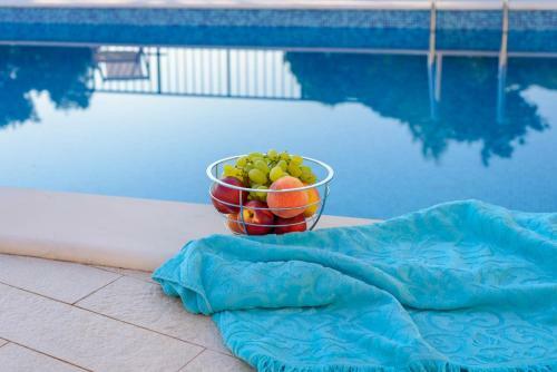 Villa Primortic - 7 Bedroom Villa - Great Pool Area - Perfect For Larger Groups