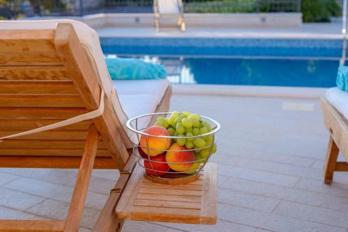 Villa Primortic - 7 Bedroom Villa - Great Pool Area - Perfect For Larger Groups