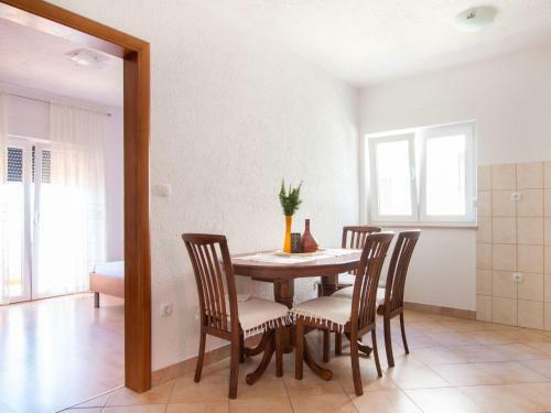 Comfortable Apartment In Celina With Swimming Pool