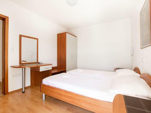 Comfortable Apartment In Celina With Swimming Pool