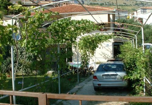 Apartment Zarko - 20 M From Beach