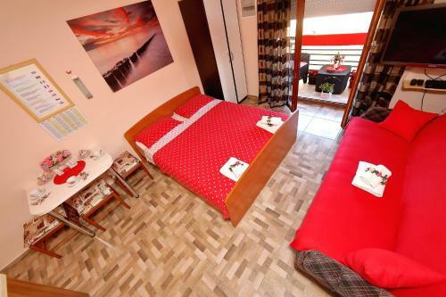 Apartment Mladen - With Balcony