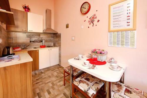 Apartment Mladen - With Balcony