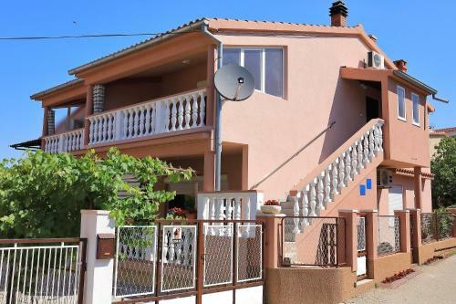 Apartment Mladen - With Balcony