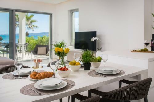 Luxury Design Beach Front Apartment
