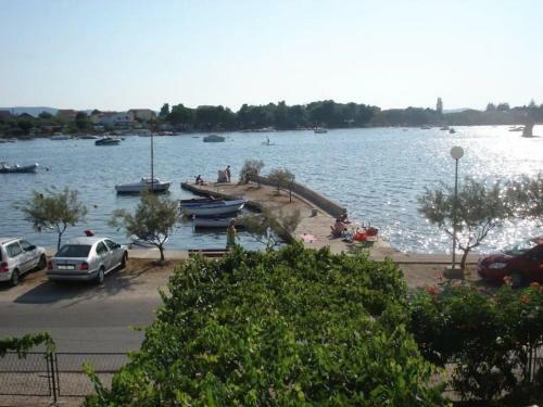 Apartment Dama-10m From Beach