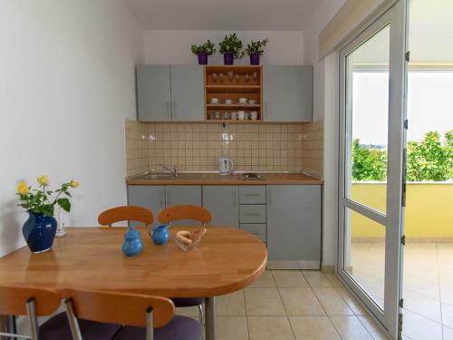 Spacious Apartment In Suko?an With Balcony