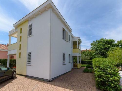Spacious Apartment In Suko?an With Balcony
