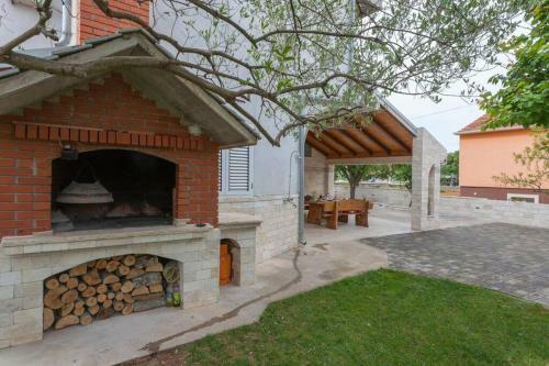 Two Bedroom Apartment With Balcony - Md1