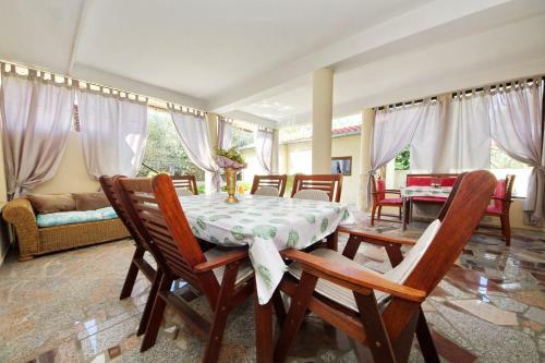 Cosy Renovated Apartment For 5 People