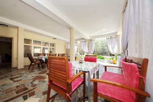 Cosy Renovated Apartment For 5 People