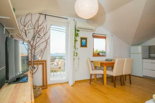 Apartment Iva - Modern With View
