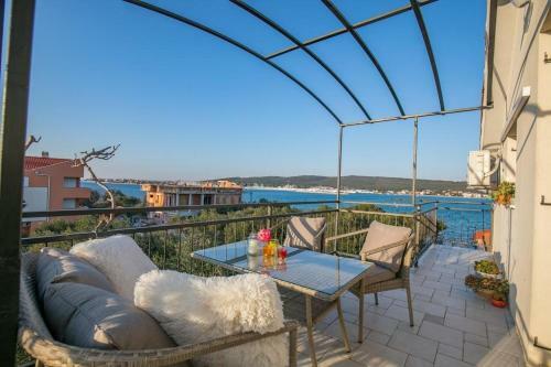Apartment Iva - Modern With View