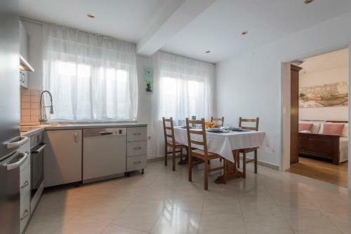 Hostal Apartments Dona