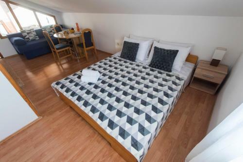 Hostal Apartments Dona