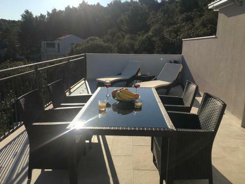 Apartments Sunny Hvar - With Pool