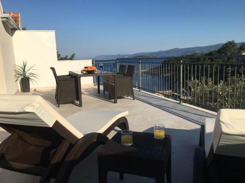 Apartments Sunny Hvar - With Pool