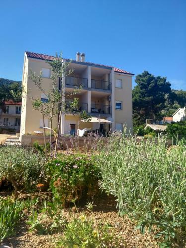 Apartments Ljubas