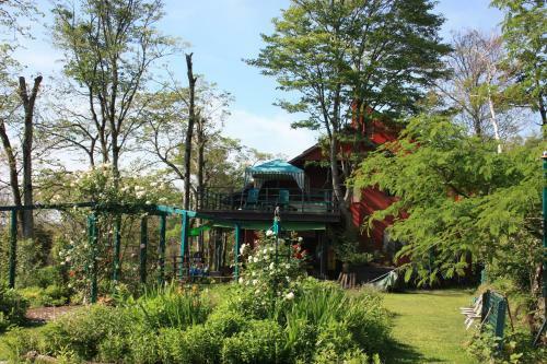 Lodge Country Inn Canadian House