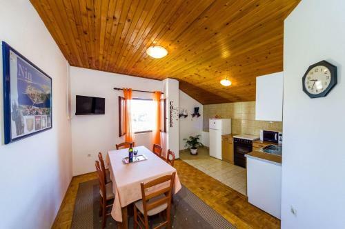 Apartment Matkos - Garden & Terrace
