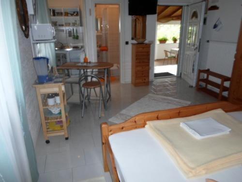 Studio Apartment In Nin With Terrace, Air Conditioning, Wi-fi (233-2)