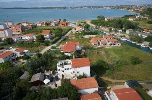 Studio Apartment In Nin With Terrace, Air Conditioning, Wi-fi (233-2)